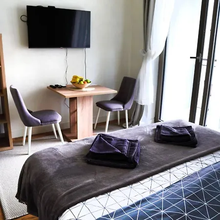 Waterfront Comfortable Apartment Belgrade