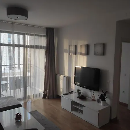 Waterfront Comfortable Apartment Belgrad