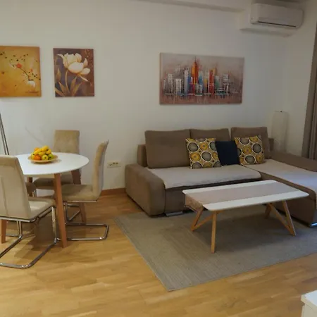 Waterfront Comfortable Apartment Belgrade