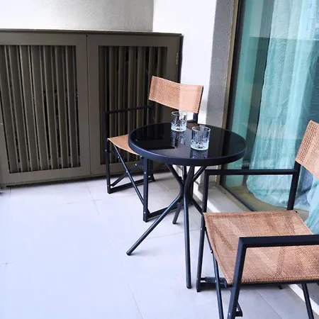 Waterfront Comfortable Apartment Belgrad